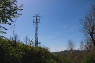 Molló segueix patint talls de llum i telecomunicacions un any després de la gran apagada