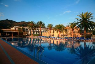 L’antic hotel San Carlos de Roses reobrirà com a Bakour Costa Brava