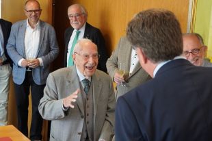 L’advocat i exalcalde de Girona, Ignasi de Ribot, compleix 100 anys i set dècades exercint