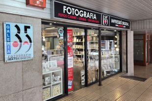 Galeria 35 celebra 50 anys convertint la fotografia en memòria viva a Banyoles