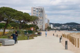 Platja d'Aro estrena el tram sud del passeig marítim i preveu que la remodelació del nord comenci el 2028