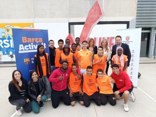 Una vintena de joves de Salt participen en el projecte Barça Activa’t