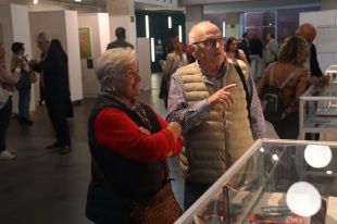 Lloret reviu els seus orígens hotelers amb una exposició plena d’objectes històrics