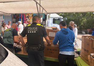 Decomissen 940 productes falsificats valorats en 158.000 euros al mercat de Palamós