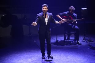Miguel Poveda incorpora un poema de Joana Raspall en el concert de 'Desglaç' a Girona