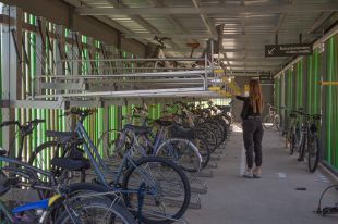 L’aparcament segur de bicicletes de l’estació de Girona supera els 400 usuaris registrats