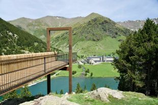 Vall de Núria inaugura un mirador de 34 metres amb vistes panoràmiques sobre el llac