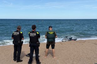 Els Bombers abandonen la recerca del menor desaparegut amb moto d’aigua a Roses