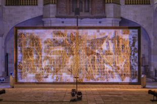 Joan Crous reinterpreta el Guernica amb una gran instal·lació al monestir de Banyoles