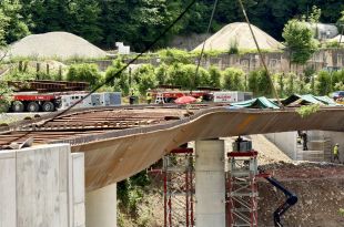 Col·loquen el nou pont a la C-38 a Sant Pau de Segúries que millorarà el traçat