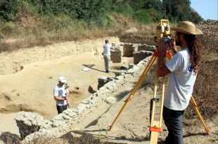 Descobreixen un barri ibèric inèdit fora muralles de la ciutat d’Ullastret