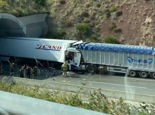 Un ferit crític en un xoc per encalç entre dos camions a la C-25, a Arbúcies
