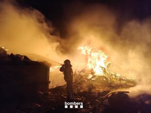 Els Bombers reben 136 avisos a les comarques gironines durant la revetlla de Sant Joan