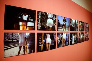 El Palau Solterra rescata els àlbums familiars oblidats en una exposició única
