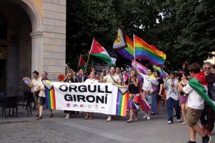 Unes 200 persones reclamen a Girona no fer “cap pas enrere” en els drets LGBTI
