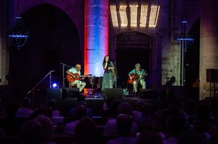 Andrea Motis inaugura l’ISTIU amb un concert que omple la Basílica de Castelló d’Empúries