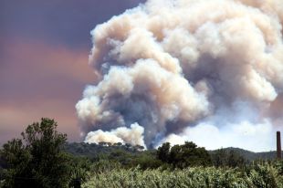 Illa i els Bombers demanen ajuda a la UME per a l’incendi de la Bisbal