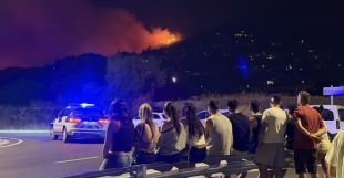 Els Bombers estabilitzen el 70% del flanc dret del foc de la Bisbal malgrat encara queda ''molta feina''