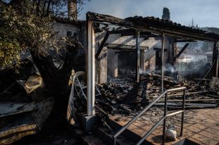 Veïns de les urbanitzacions de Calonge segueixen l'incendi ''amb molta por''