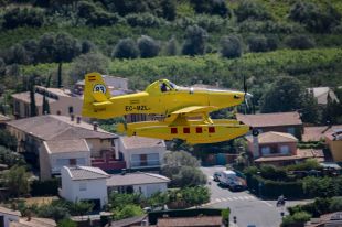 Els Bombers aixequen tots els confinaments per l’incendi de la Bisbal d’Empordà