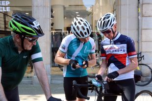 Salellas vol frenar l’obertura de noves botigues de cicloturisme al Barri Vell