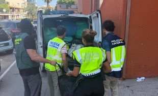 Desmantellen a Roses un magatzem de material falsificat destinat al top manta