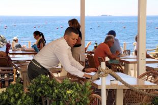 L’hostaleria de la Costa Brava vol potenciar el català però no troba personal que el parli