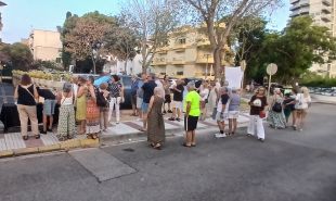 Una quarantena de veïns reclamen recuperar un espai verd convertit en aparcament a Platja d’Aro