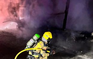 L'incendi d’un camió a la C-25 crema part de massa forestal a Arbúcies