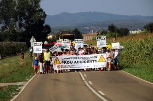 Unes 400 persones reclamen al Baix Ter carreteres més segures i menys promeses
