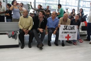 Ocupen la seu del Govern a Girona per protestar pel tancament nocturn dels CAP