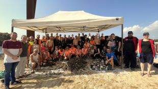 La neteja del fons marí de Blanes retira mitja tona de residus després dels focs artificials