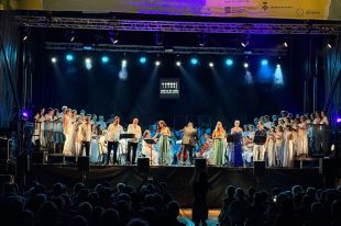 La Simfònica de Corda i Cobla obre davant 1.500 espectadors l’Amb So de Cobla de Palamós