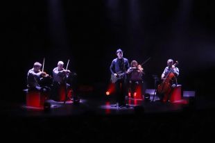 Marc Parrot i el Quartet Brossa fusionen pop i música de cambra a Porta Ferrada