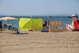 Mor ofegat un home de 83 anys mentre es banyava a la platja Nova de Roses