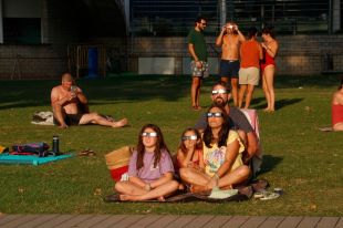 Salut registra 16 consultes a Girona per l’eclipsi i alerta de possibles lesions oculars