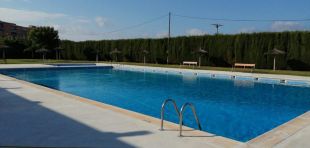 Tanquen la piscina de la Bisbal d'Empordà per una defecació involuntària a l'aigua