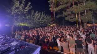 Un policia local de Cadaqués acaba a l’hospital després de ser agredit en un concert