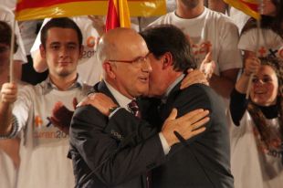 Duran crida a 'bombardejar' les urnes amb vots a CiU per evitar la majoria absoluta del PP