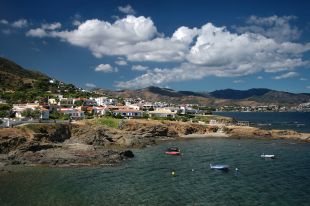 Queixa al Síndic per una actuació policial contra una nudista al Port de la Selva