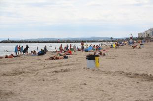 Mor una dona de 73 anys mentre es banyava a la platja de la Rubina de Castelló d’Empúries