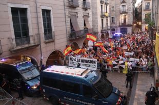 Girona, dividida en dos per un miler de manifestants enfrontats per la crisi de Ceuta