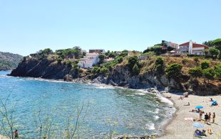 Mor un home de 69 anys mentre es banyava en una cala de Colera