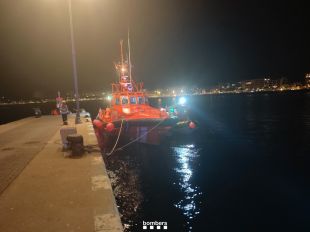 Tres ferits en enfonsar-se una embarcació amb set tripulants a les illes Formigues