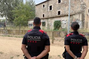 Desallotgen 19 persones d’una masia ocupada des de feia més d’un any a Girona