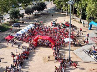 La cursa ''Apaguem el càncer'' dels Bombers i Oncolliga aplega més de 1.000 persones a Girona