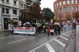Unes 300 persones es manifesten a Girona contra les retallades socials i laborals
