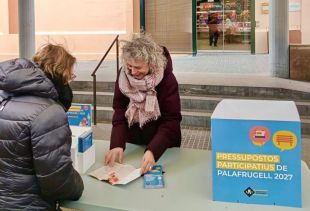 Palafrugell instal·la un punt al mercat per votar els pressupostos