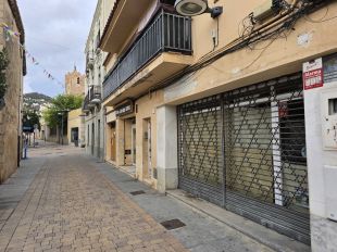 Calonge i Sant Antoni suspèn un any les llicències de basars, cànnabis i menjar ràpid