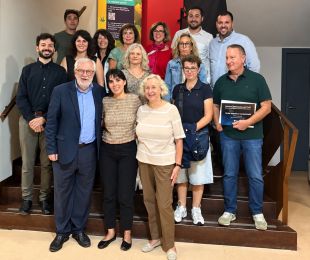 Palafrugell preveu subvencions per climatitzar les escoles i reconeix nou docents jubilats